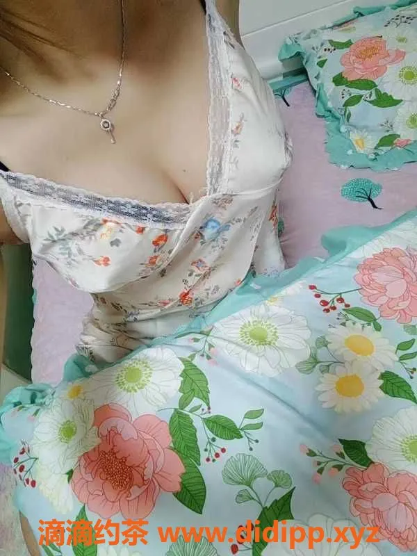 深圳楼凤资源信息,龙岗梦露22岁，161cm，400元体验角色扮演