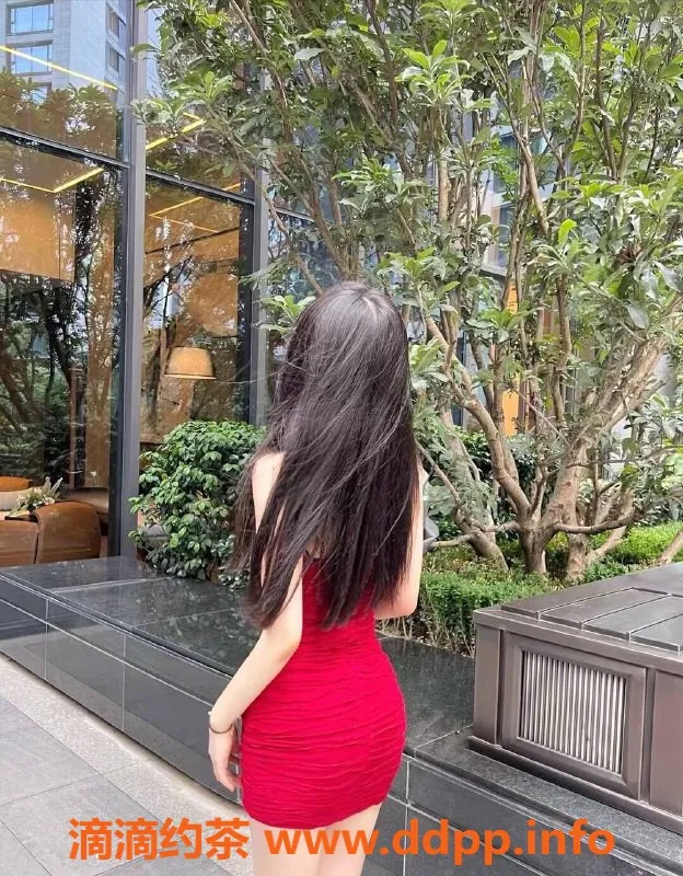 深圳楼凤资源信息,龙华小甜甜，800元一小时，超级给力！