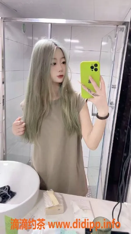 成都楼凤-小白，身高163，匀称型嫩妹，服务优质，600元体验