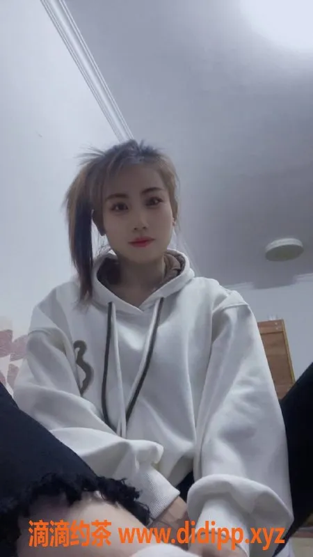 广州楼凤-天河晓萌萌，课费400元快餐，500元P服务