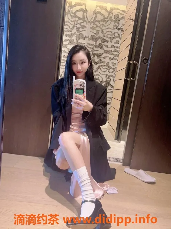 上海楼凤-徐汇笑笑，168高挑C罩杯，1200元尽享多重服务！