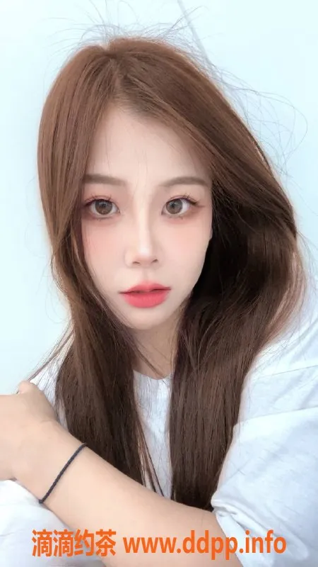 深圳楼凤-福田呆呆，制服丝袜服务超赞，700起！