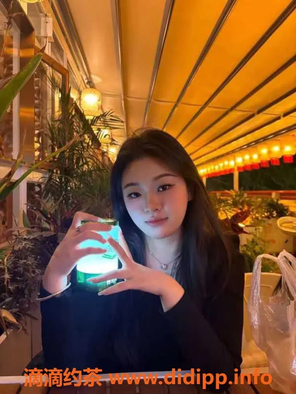 深圳楼凤-宝安苏苏 20岁 161cm 48kg 34C 体验诱惑服务