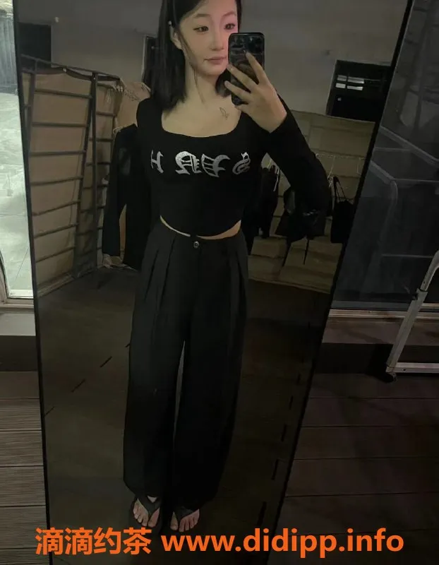 深圳楼凤-宝安静宝，800元伴浴按摩全包