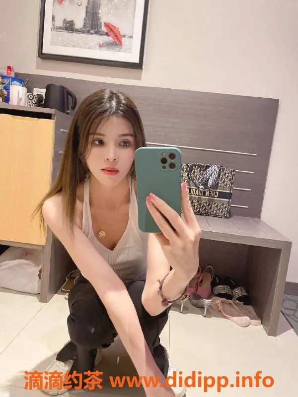 南京楼凤-栖霞区22岁允儿，身高165，价格实惠服务多