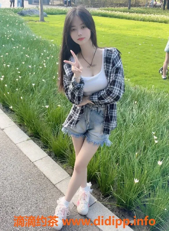 深圳楼凤-南山小雪儿视频验证，800元服务体验