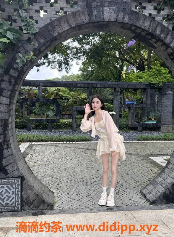 深圳楼凤-深圳小乖，18岁156b，千元档嫩妹服务