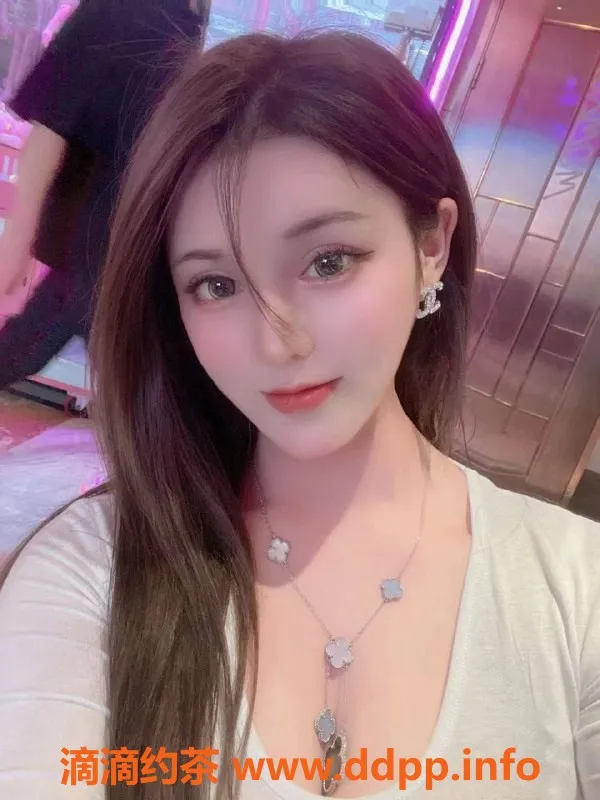 杭州上门服务-拱墅区熙熙，22岁天然大F，陪浴69服务