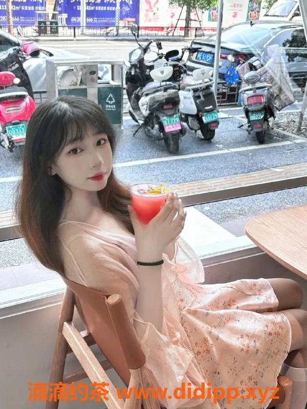 厦门楼凤-思明莲坂小兮兮，19岁嫩妹舌吻服务