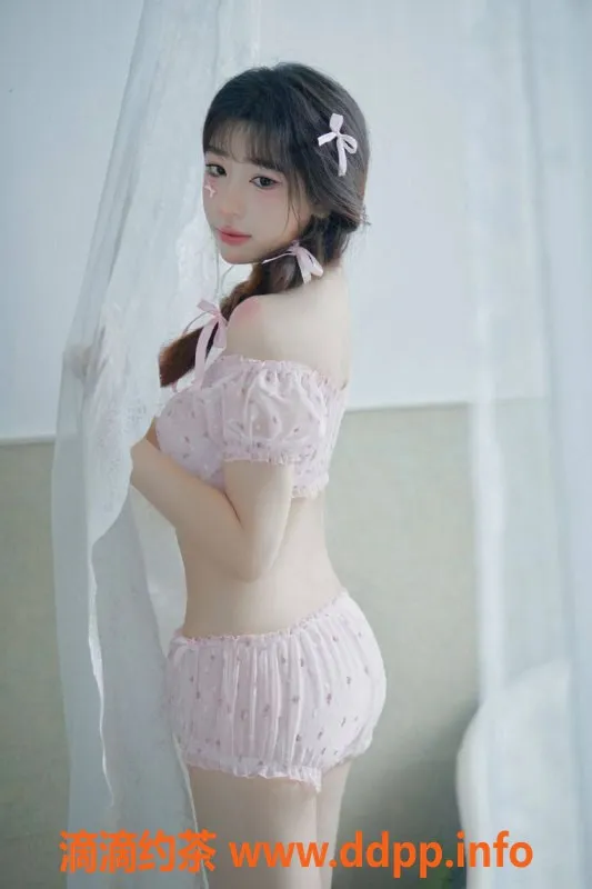 厦门楼凤-思明莲坂小兮兮，19岁嫩妹舌吻服务