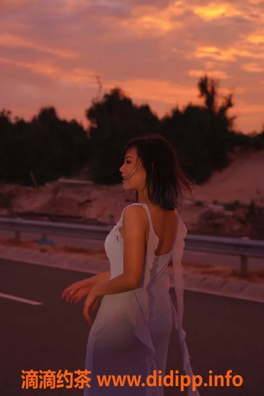 深圳楼凤-深圳宝安吱吱，25岁长腿白虎，800元起