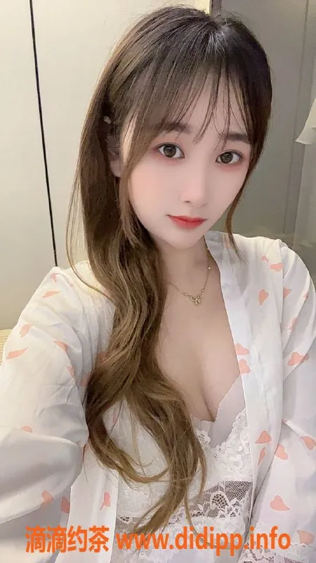 广州楼凤-佛山童童彤，嫩妹700p服务体验