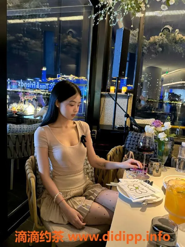 广州楼凤资源信息,荔湾嫩妹嘉嘉，1500元体验绝妙服务