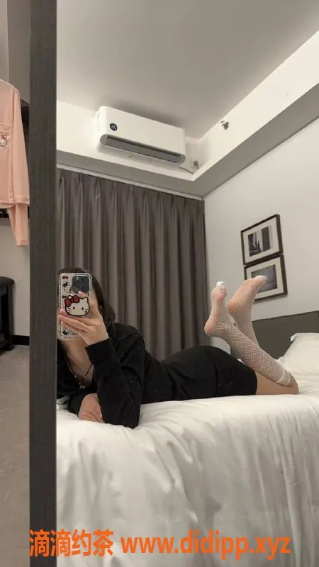 广州楼凤-天河嫩妹小琪，700水费，激情舌吻等你来试！