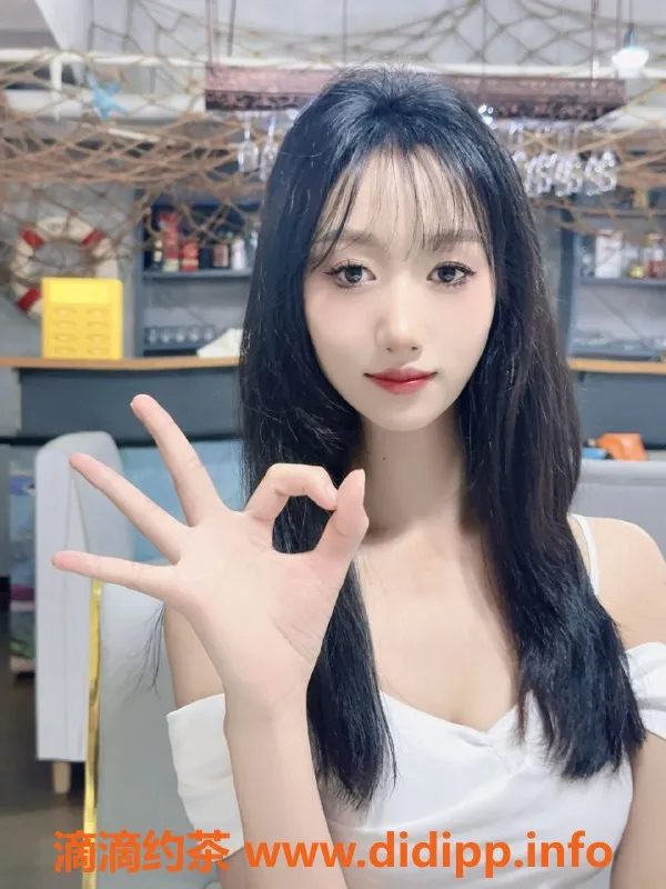 深圳楼凤资源信息,深圳龙华沁妹，19岁165cm B罩杯，800元起