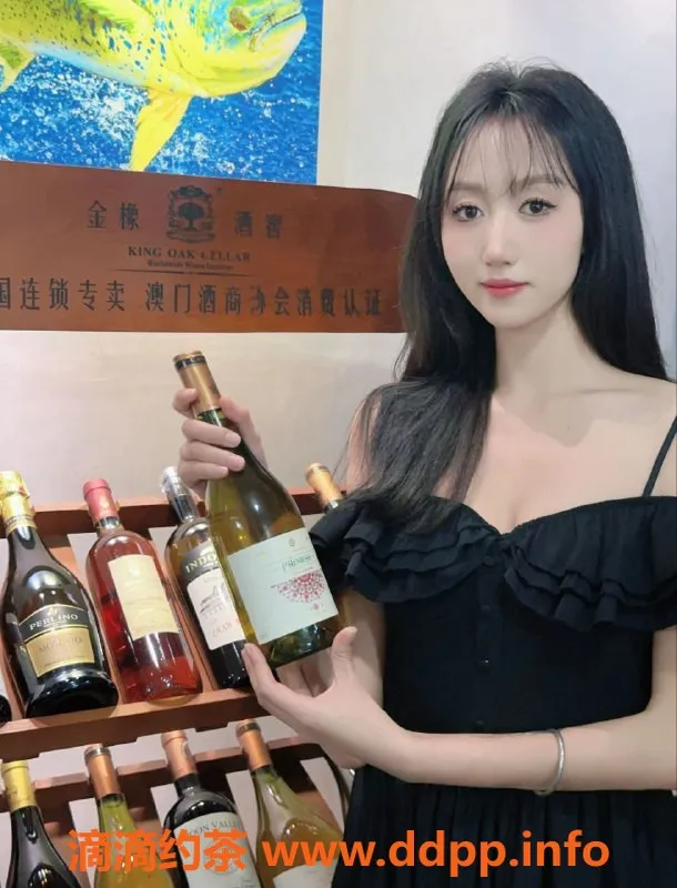 深圳楼凤-深圳龙华沁妹，19岁165cm B罩杯，800元起