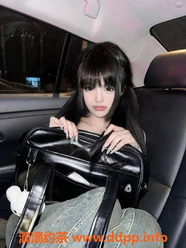 深圳楼凤-南山梦娜，19岁，167cm，49斤，私人约会1288元起