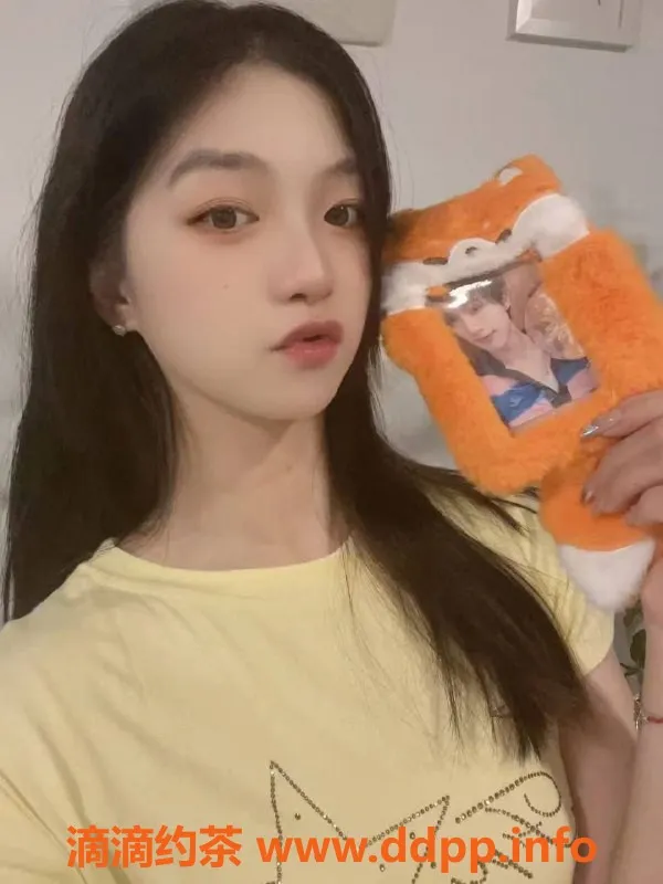 广州楼凤-佛山依依嫩妹，800p爽约双飞服务！