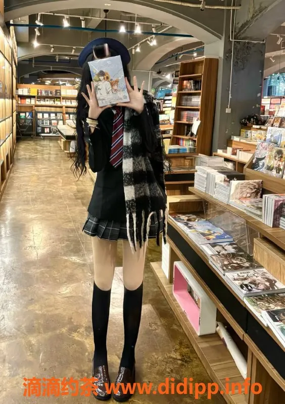 广州楼凤-佛山妲己，鸳鸯浴服务800元起！