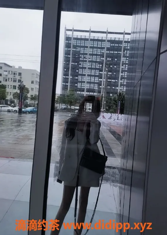 深圳楼凤-23岁梓涵，168cm，胸围D，福田3500元起