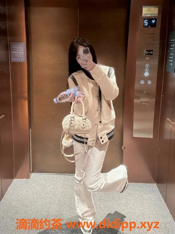 杭州楼凤资源信息,西湖小萱萱，颜值高，巨长腿！