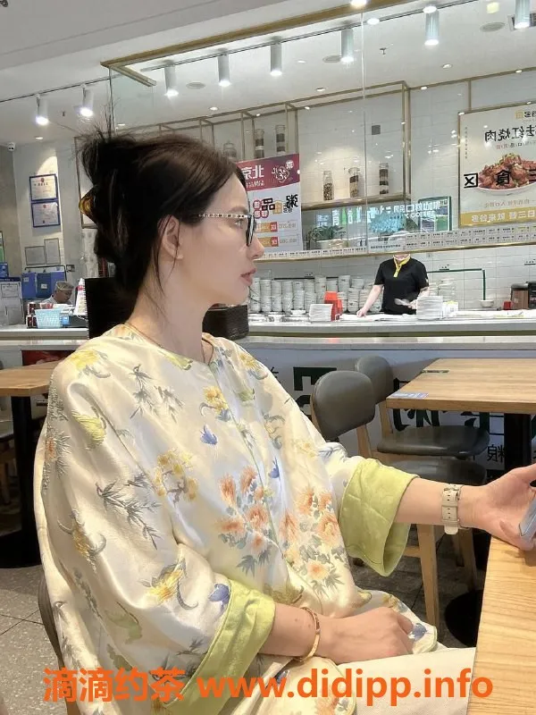 深圳楼凤资源信息,南山双双，身材曲线超诱人，尽享极致体验