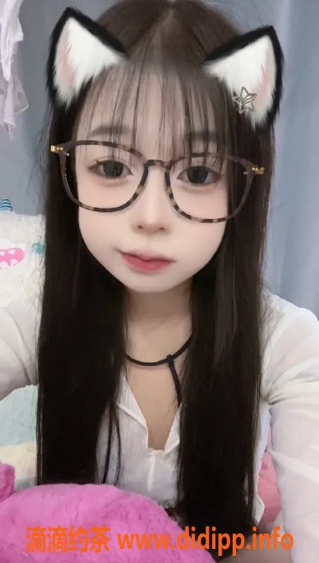 深圳楼凤-深圳龙华菲菲，18岁B罩杯，800元起