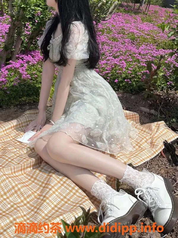 杭州楼凤-纯天然胸、苗条身材，18岁温柔妹子等你约