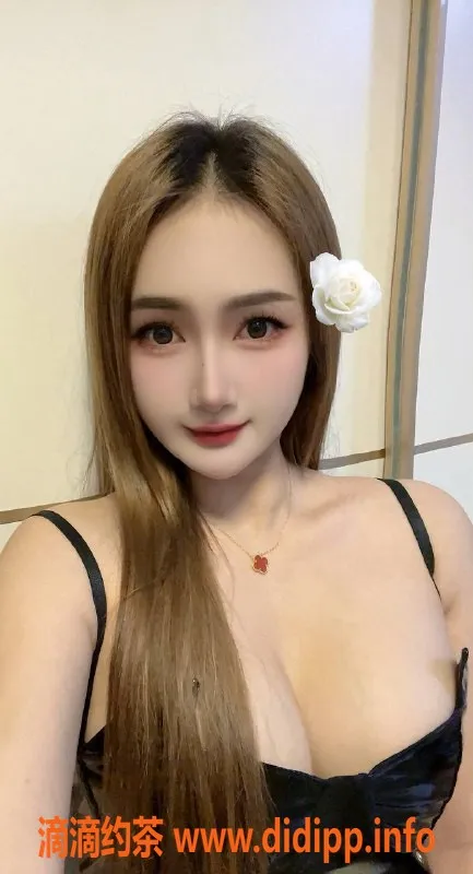 深圳楼凤-深圳龙华可可，22岁大胸女孩，800元起