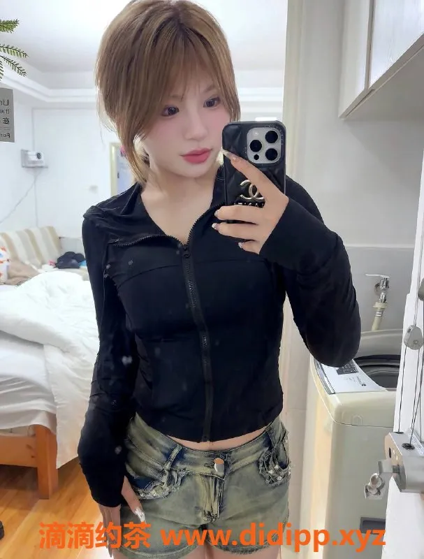 广州楼凤-白云嫩妹嘉嘉，700p舌吻大胸服务