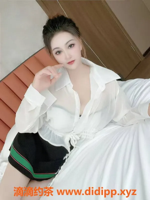 成都楼凤-成都27岁艺菲，服务巴适，陪洗胸推体验推荐