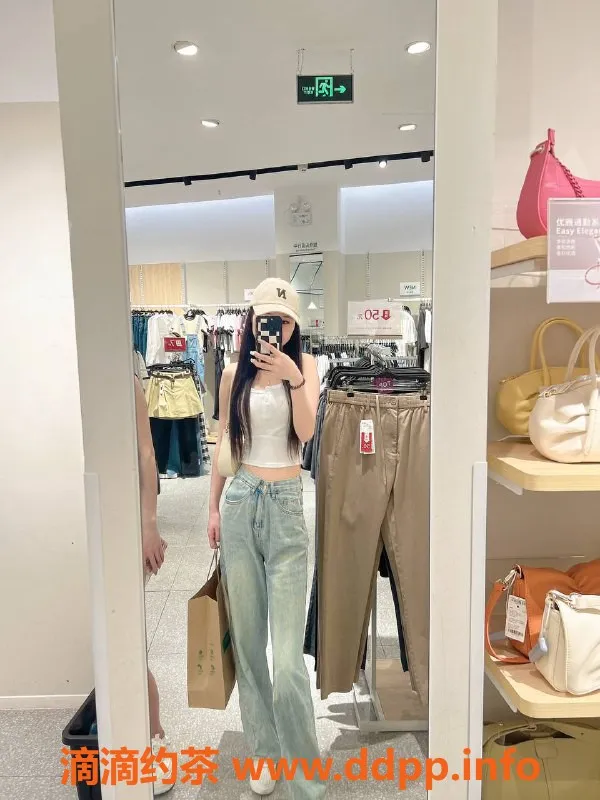 广州楼凤-海珠甜妹坨，600元约嫩妹享受