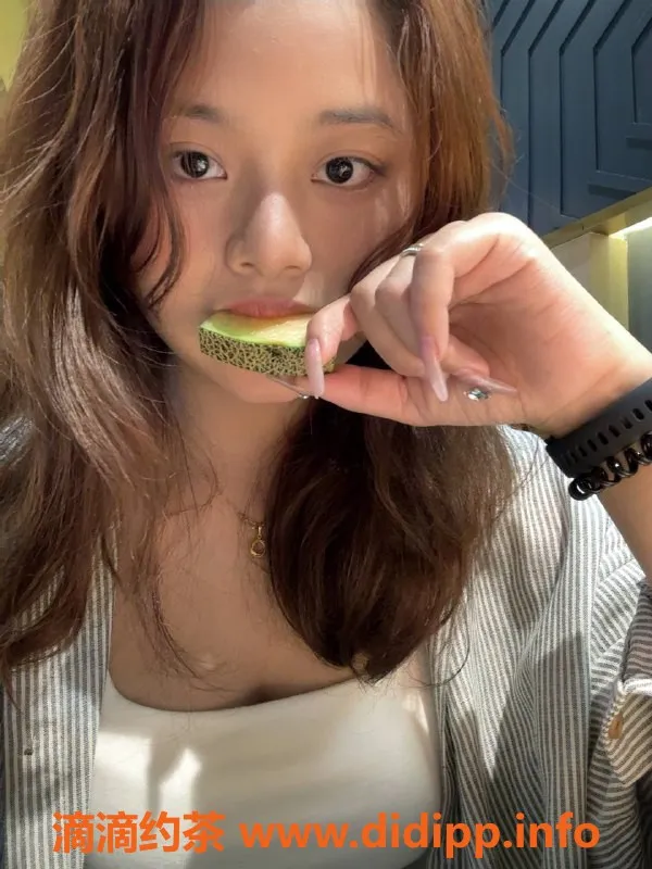 广州楼凤-天河嫩妹木子，800p大胸SM服务