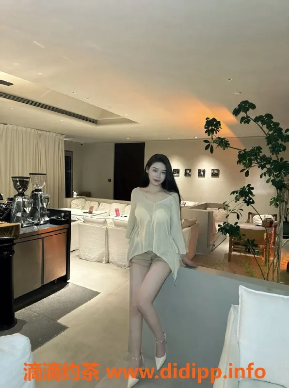 深圳楼凤-深圳福田小九，170cm长腿美女，1400起