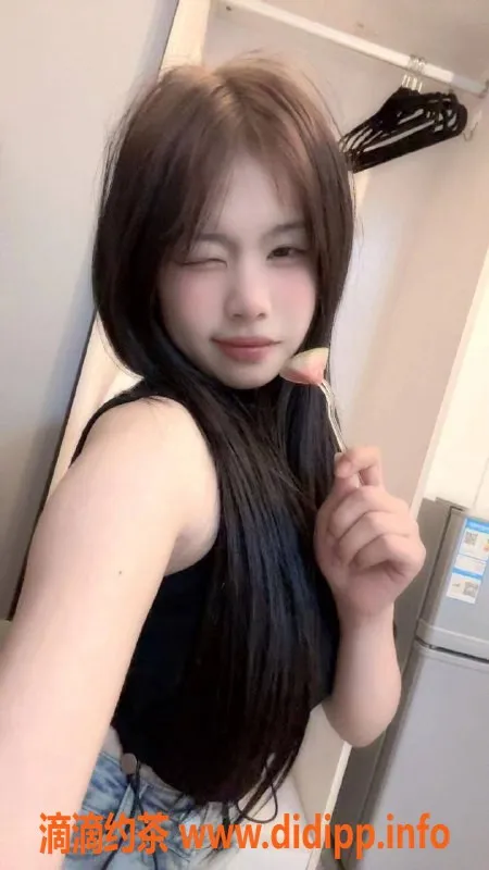 深圳楼凤-龙华小清，调情深喉800元，服务超好！