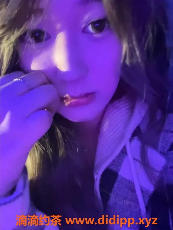 东莞楼凤-南城18岁小困，身高169优美D罩杯，600p激情服务