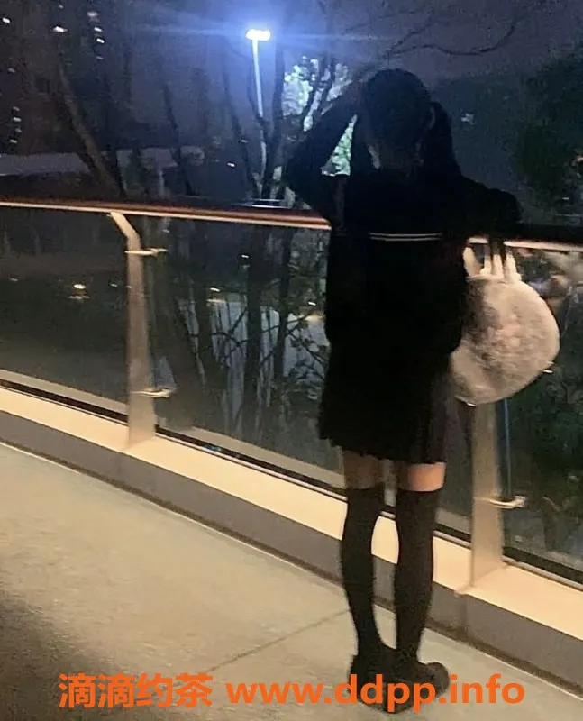 重庆楼凤-由美子，身高165，年龄23，服务多样，价格合理