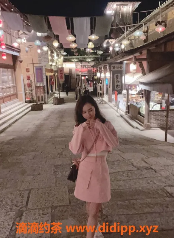 长沙楼凤-雨花区画画，500p舌吻69服务，来试试吧！