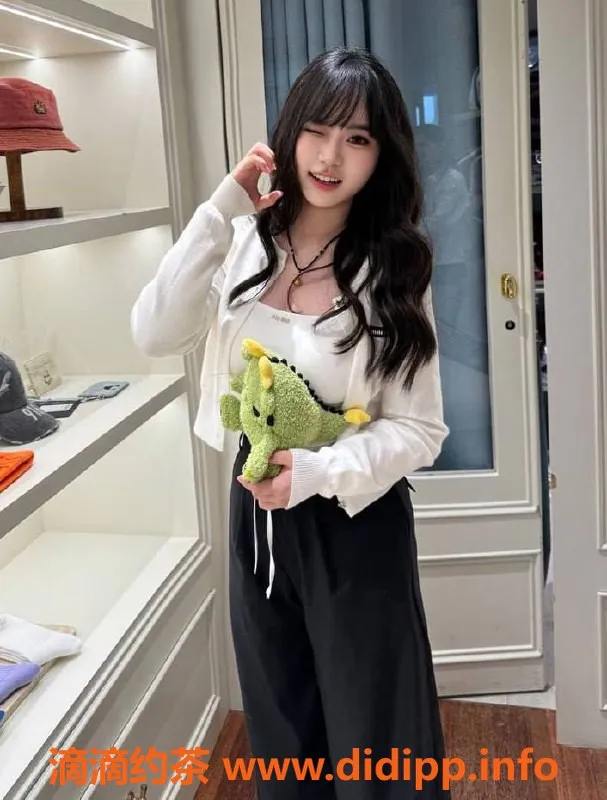 上海楼凤-普陀池小鱼：福利价1200P，先到先得！