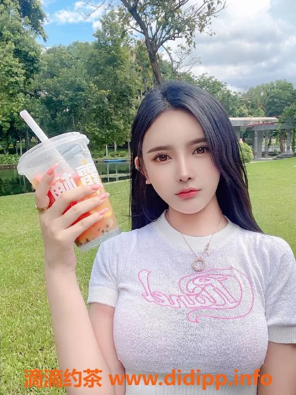 杭州楼凤-飞舞22岁，天然36E，166cm魅力女孩