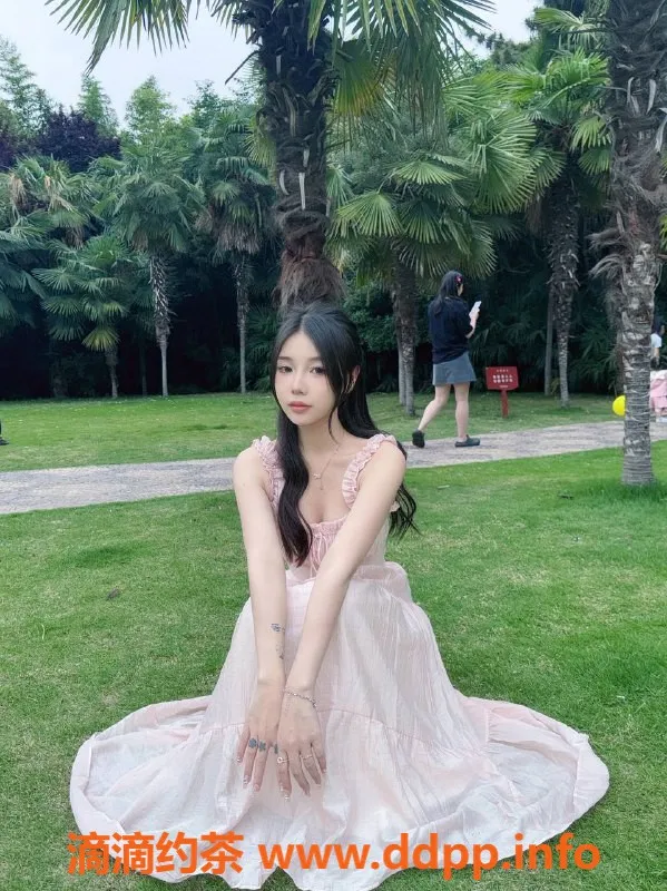 深圳楼凤-深圳南山星洛，19岁嫩妹，163、45kg，千元档