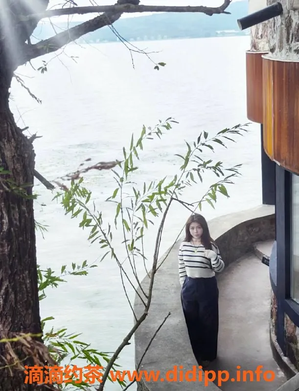 上海楼凤资源信息,普陀悠悠，身材比例158cm E罩杯，服务周到