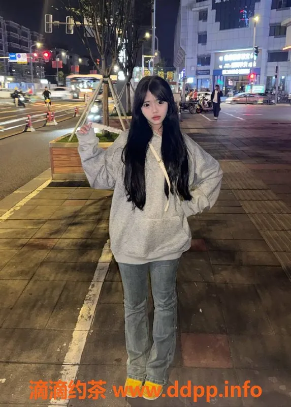 成都楼凤-19岁粉嫩妹番茄，155cm 105斤，超值600元服务！