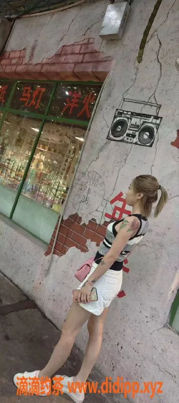 杭州楼凤资源信息,小妖晶，160身高口活超棒，400p体验