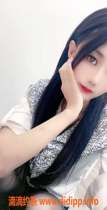 成都上门服务-成都高挑嫩妹小雅，20岁，500包夜可选