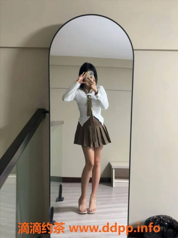 长沙楼凤-红休素素，芙蓉区 18岁163cm，49KG性感诱惑