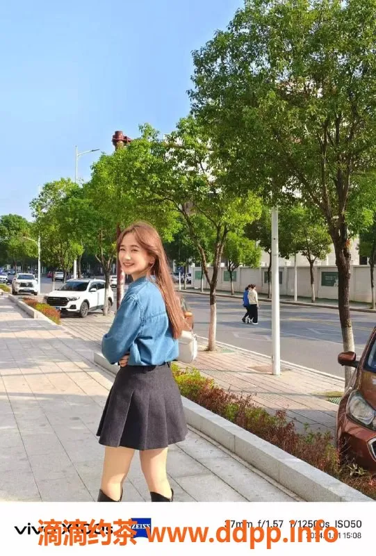 长沙楼凤-开福区萌萌，165cm C罩杯，18岁服务诱惑