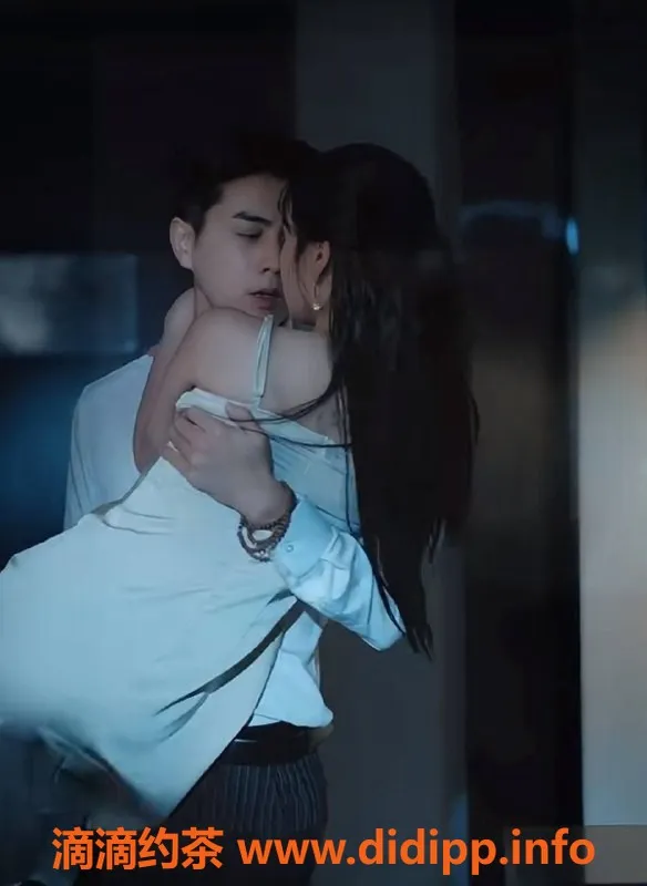 杭州楼凤资源信息,潮喷小柔老师 | 专业角色扮演女王，情绪价值满分！