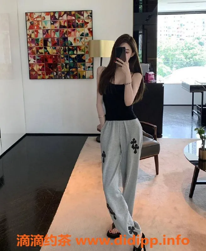 杭州楼凤-滨江区22岁涵涵，172大长腿美少女，陪浴服务999起