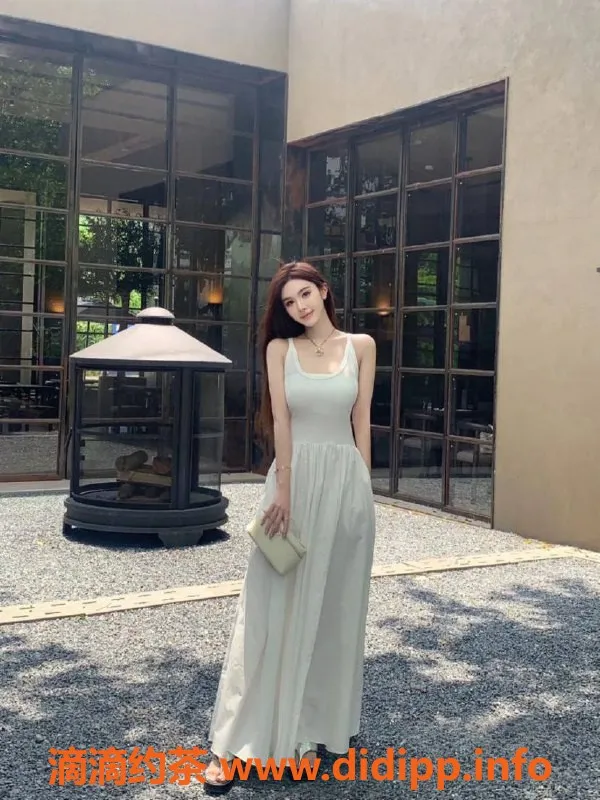 杭州楼凤-滨江区22岁涵涵，172大长腿美少女，陪浴服务999起